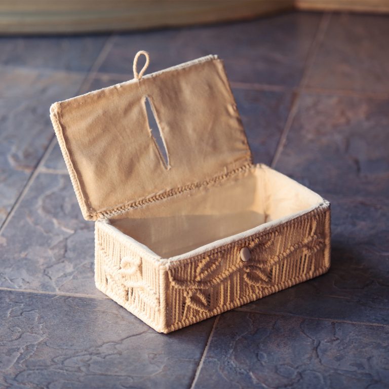 Leaf pattern macrame tissue box cover featured — artisan India