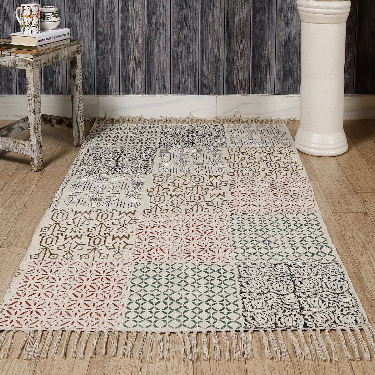 White Floral Printed Traditional Rug / Carpet